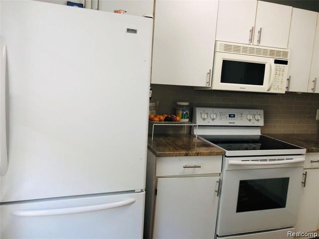 41419 Cornell Drive, Novi, MI 48377