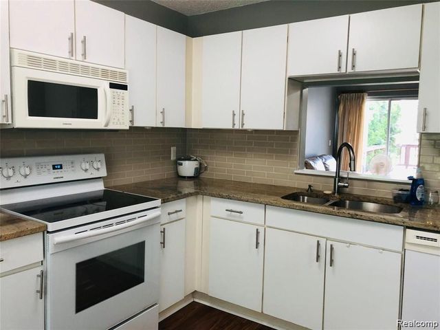 41419 Cornell Drive, Novi, MI 48377
