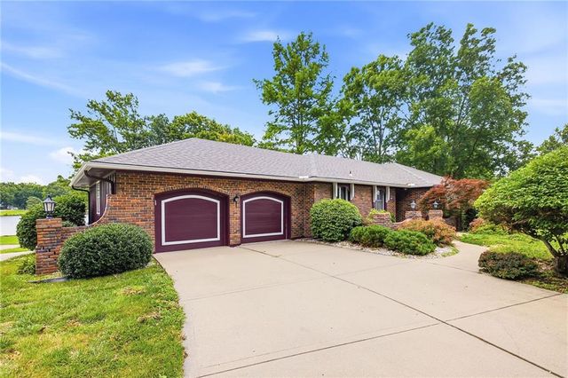 403 S Silver Top Lane, Raymore, MO 64083