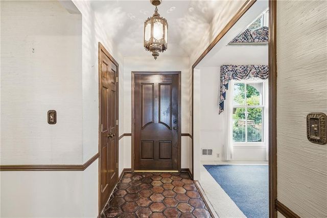 403 S Silver Top Lane, Raymore, MO 64083