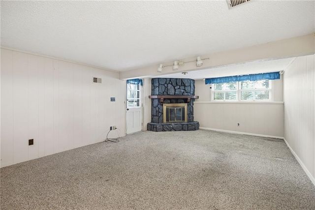403 S Silver Top Lane, Raymore, MO 64083