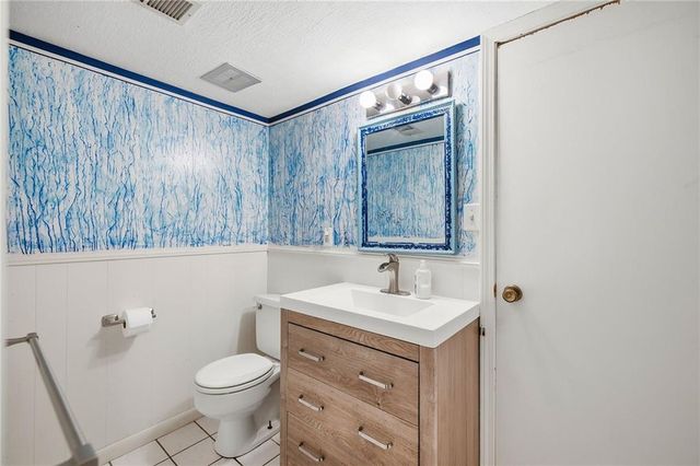 403 S Silver Top Lane, Raymore, MO 64083