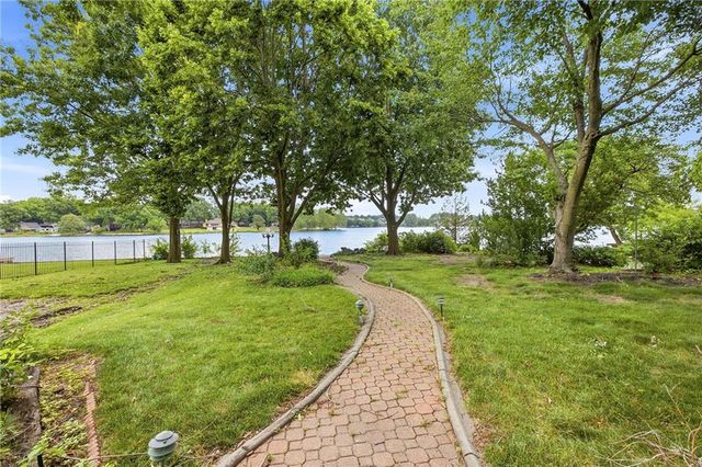 403 S Silver Top Lane, Raymore, MO 64083