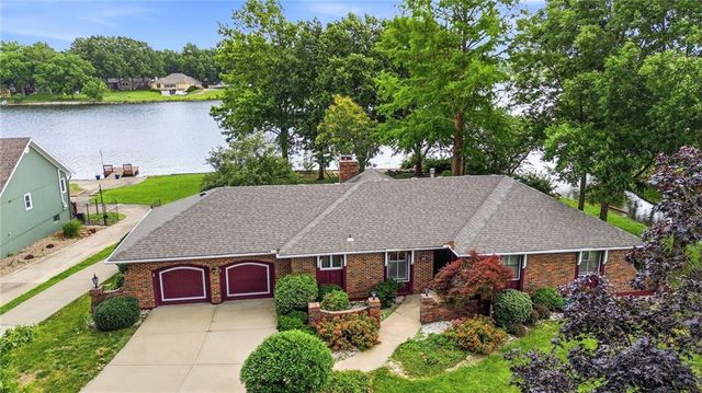 403 S Silver Top Lane, Raymore, MO 64083
