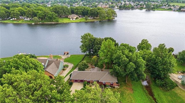 403 S Silver Top Lane, Raymore, MO 64083