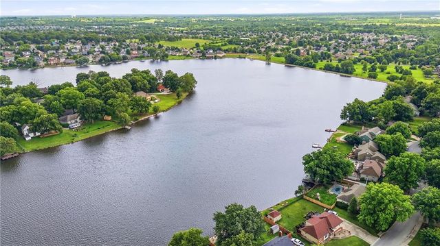 403 S Silver Top Lane, Raymore, MO 64083