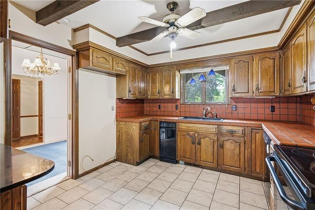 403 S Silver Top Lane, Raymore, MO 64083