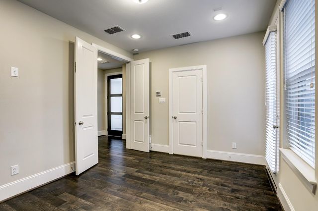 5457 Larkin Street, Houston, TX 77007