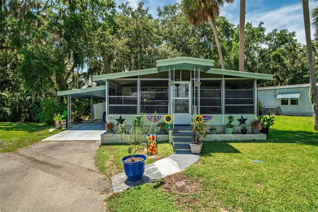 10 COCOS PLUMOSA DRIVE, Eustis, FL 32726
