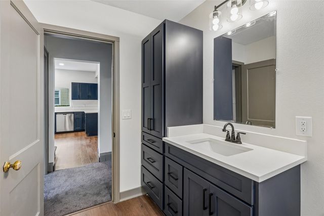 683 35th Street, Des Moines, IA 50312