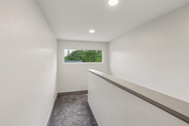 683 35th Street, Des Moines, IA 50312