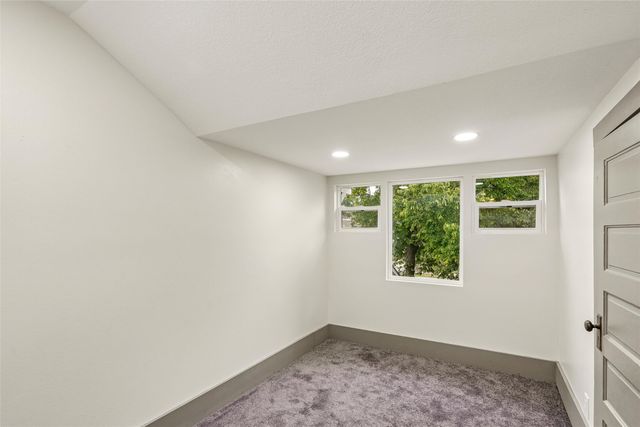 683 35th Street, Des Moines, IA 50312