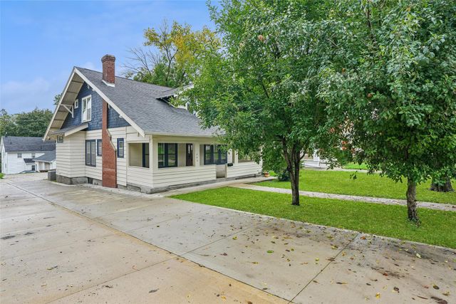 683 35th Street, Des Moines, IA 50312