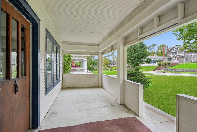 683 35th Street, Des Moines, IA 50312
