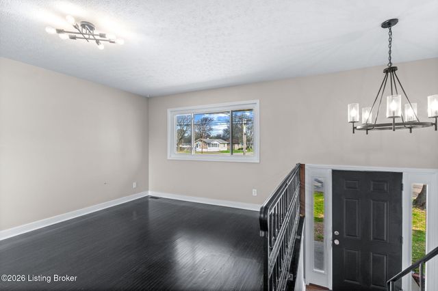 3316 E Indian Trail, Louisville, KY 40213