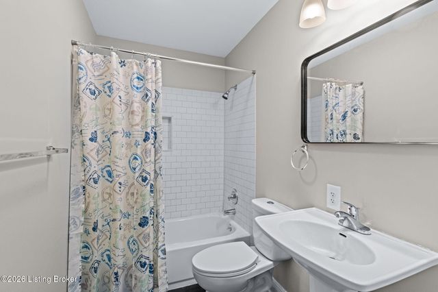 3316 E Indian Trail, Louisville, KY 40213