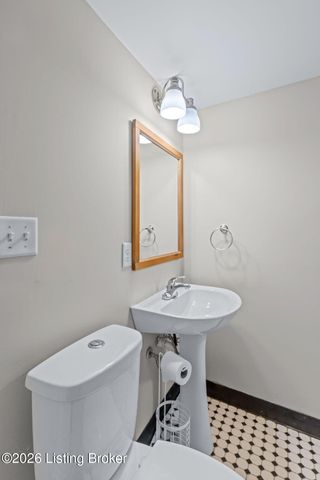 3316 E Indian Trail, Louisville, KY 40213