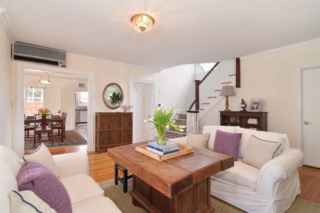 146 Pondfield Road W, Bronxville, NY 10708