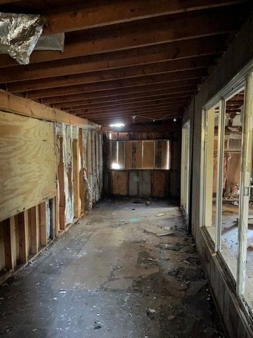 306 Bounding Main Street, Gun Barrel City, TX 75156