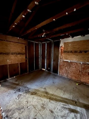 306 Bounding Main Street, Gun Barrel City, TX 75156