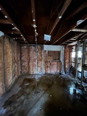 306 Bounding Main Street, Gun Barrel City, TX 75156