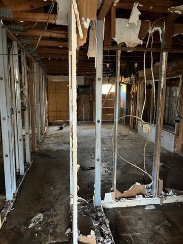 306 Bounding Main Street, Gun Barrel City, TX 75156