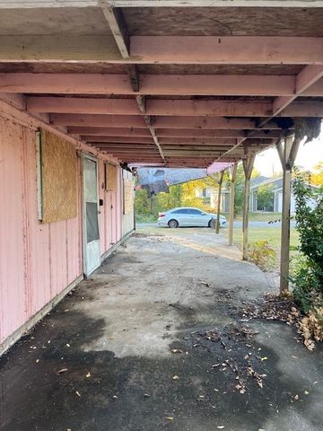 306 Bounding Main Street, Gun Barrel City, TX 75156