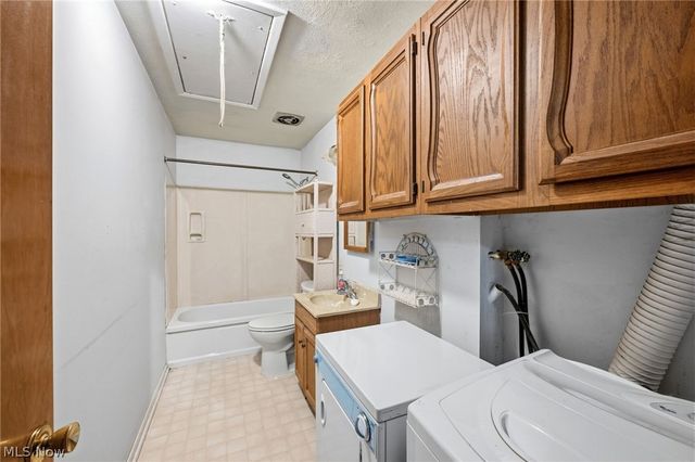 37 Greenfield Court, Berea, OH 44017
