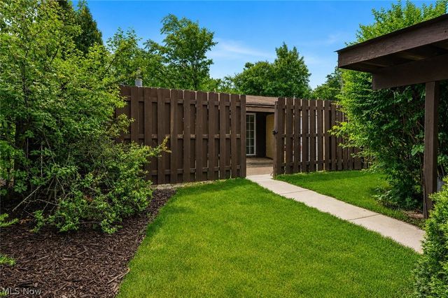 37 Greenfield Court, Berea, OH 44017