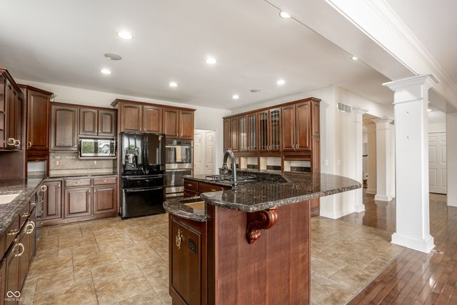 8039 Heyward Drive, Indianapolis, IN 46250