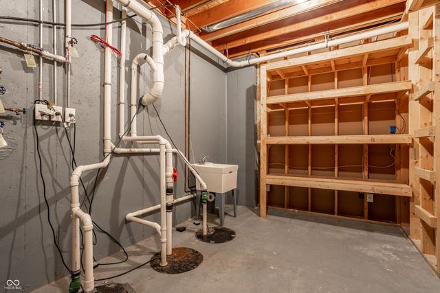 8039 Heyward Drive, Indianapolis, IN 46250