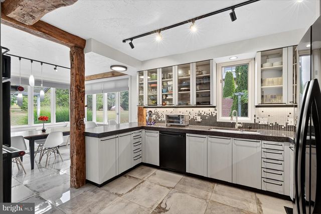 464 LOCUST LN, Littlestown, PA 17340