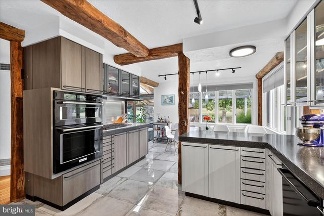 464 LOCUST LN, Littlestown, PA 17340