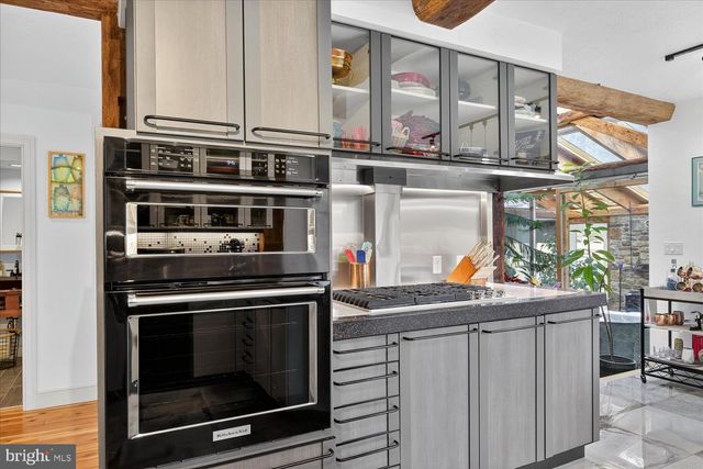 464 LOCUST LN, Littlestown, PA 17340