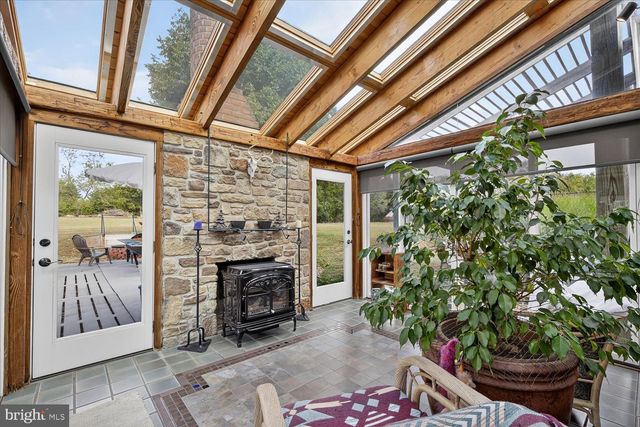 464 LOCUST LN, Littlestown, PA 17340