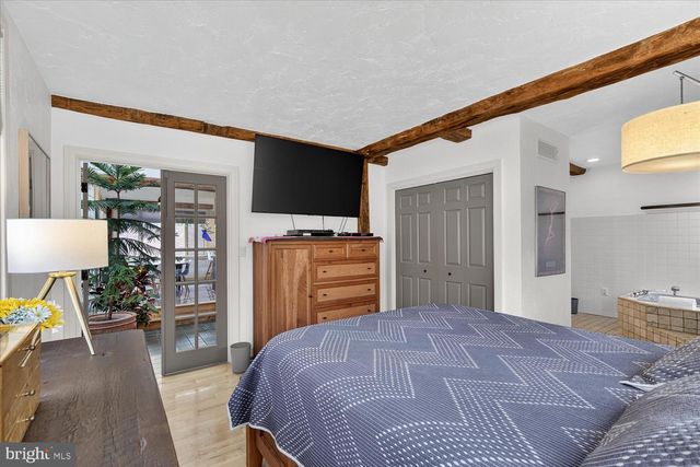 464 LOCUST LN, Littlestown, PA 17340