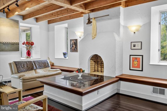 464 LOCUST LN, Littlestown, PA 17340