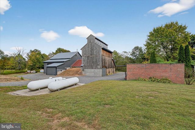 464 LOCUST LN, Littlestown, PA 17340