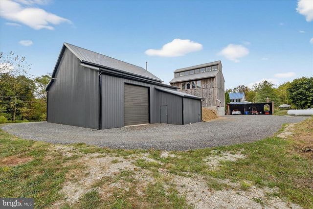 464 LOCUST LN, Littlestown, PA 17340