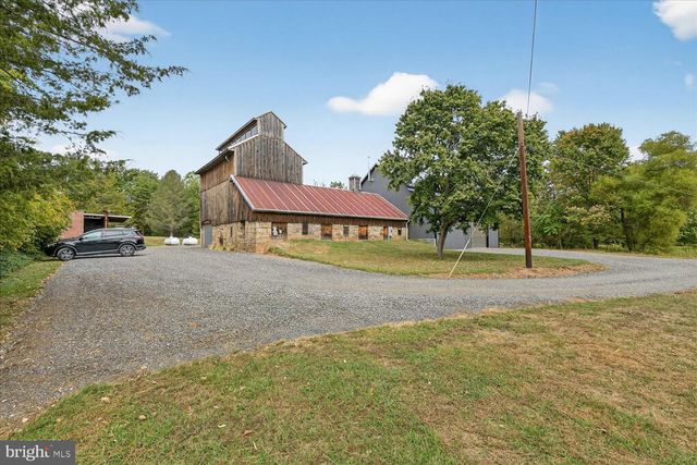 464 LOCUST LN, Littlestown, PA 17340