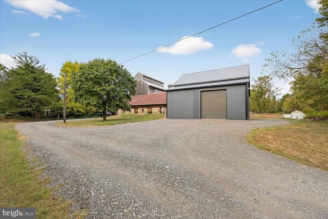 464 LOCUST LN, Littlestown, PA 17340