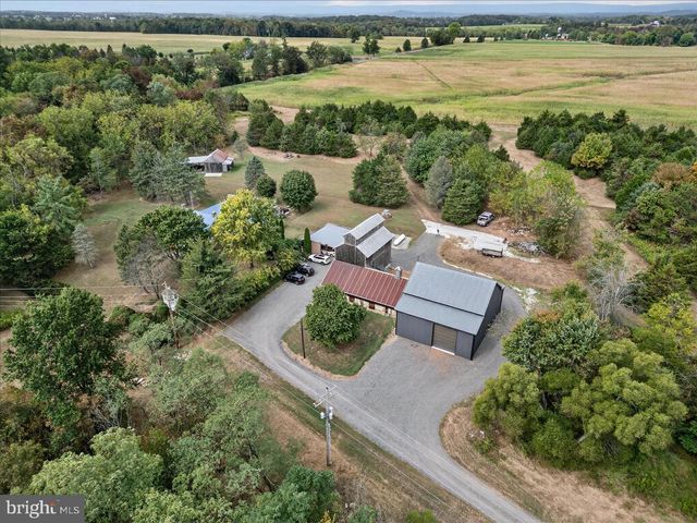 464 LOCUST LN, Littlestown, PA 17340