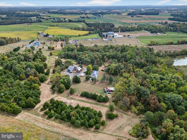 464 LOCUST LN, Littlestown, PA 17340