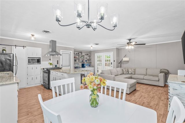 922 Meadowbrook Dr, Corpus Christi, TX 78412
