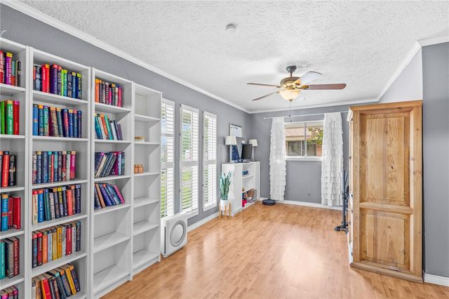 922 Meadowbrook Dr, Corpus Christi, TX 78412