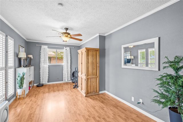 922 Meadowbrook Dr, Corpus Christi, TX 78412