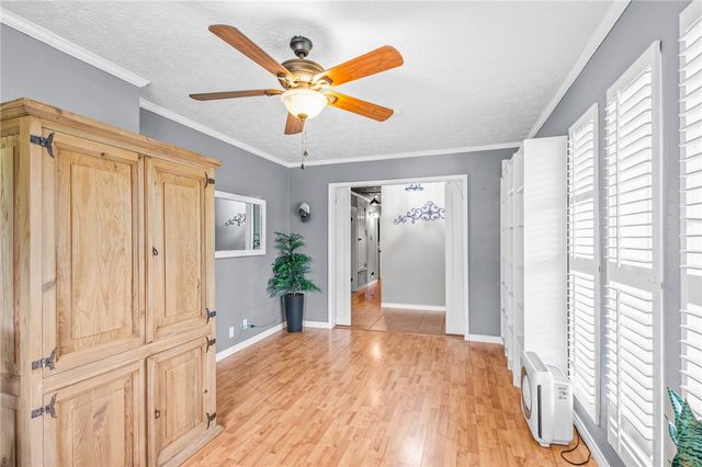 922 Meadowbrook Dr, Corpus Christi, TX 78412
