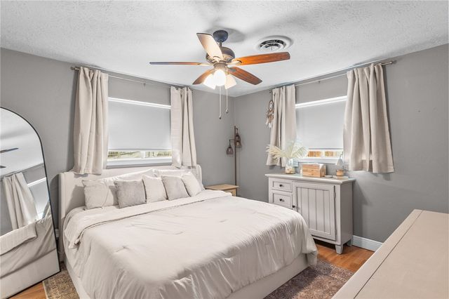 922 Meadowbrook Dr, Corpus Christi, TX 78412
