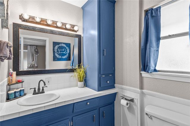 922 Meadowbrook Dr, Corpus Christi, TX 78412
