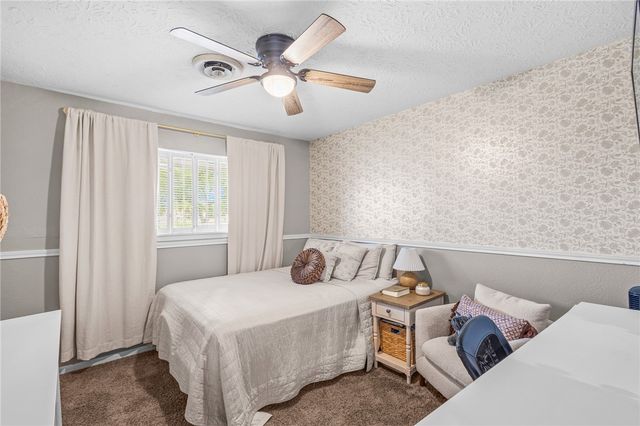 922 Meadowbrook Dr, Corpus Christi, TX 78412